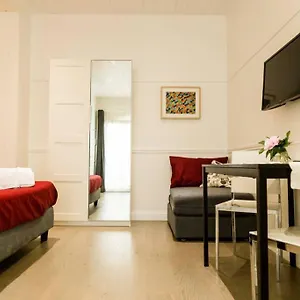 https://casa-alessandra-colosseo.it-romehotels.com